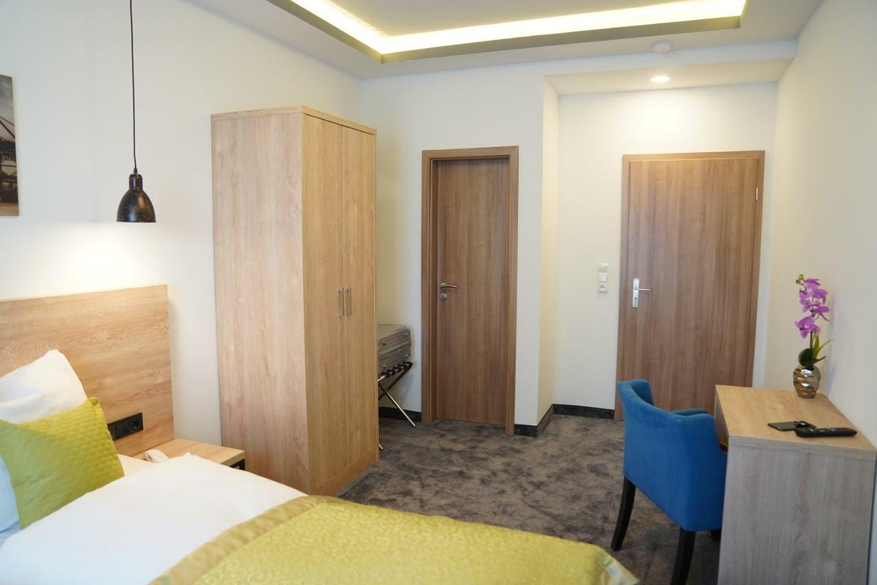 Hotel Dias Pinneberg Eksteriør billede